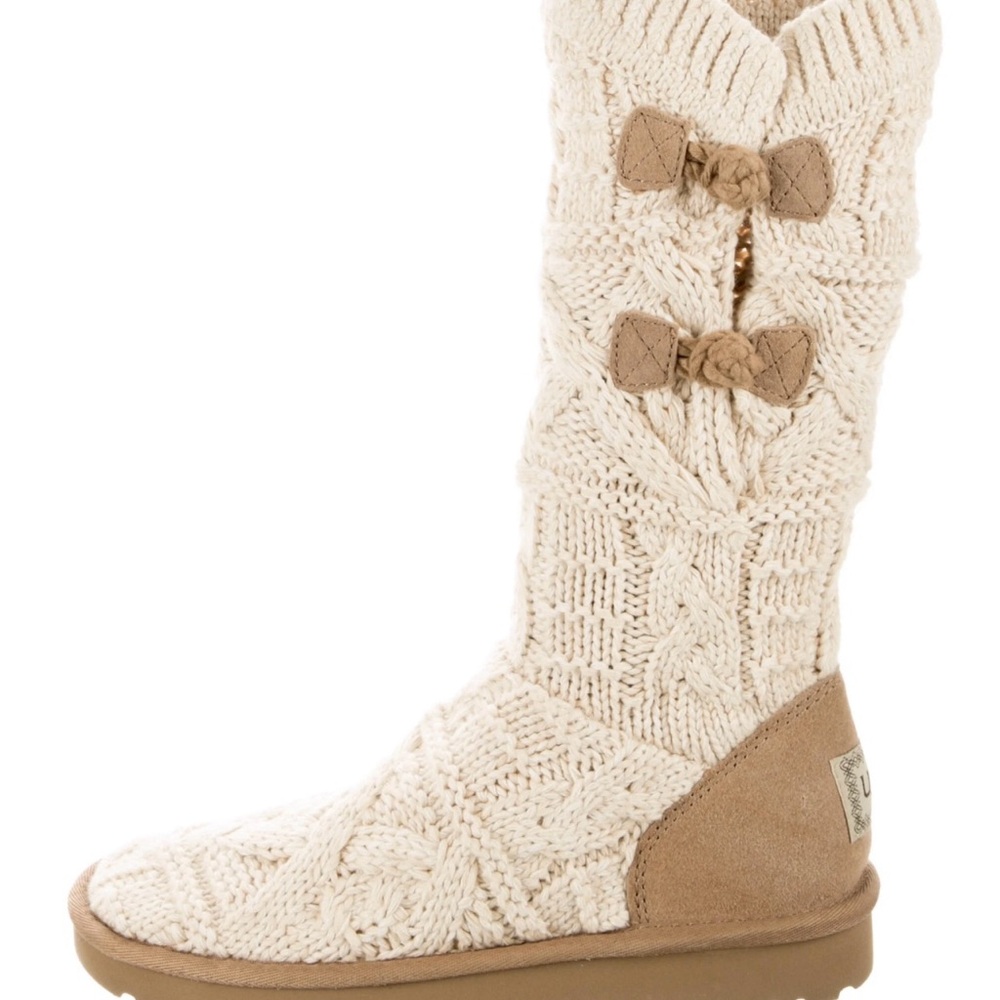 UGG’s Australia Ravenna Kalla knit winter boot size 9 pre-owned.